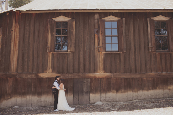 woodsy-boho-chic-backyard-wedding