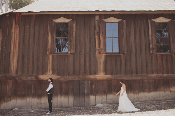 woodsy-boho-chic-backyard-wedding