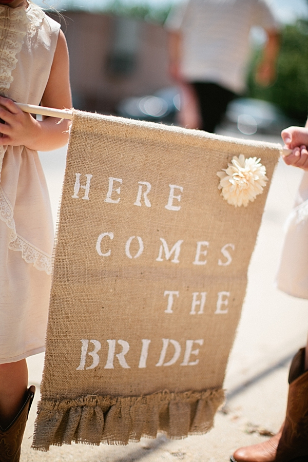 diy-rustic-wagon-wheel-wedding