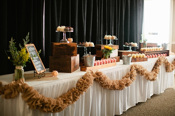 diy-rustic-wagon-wheel-wedding