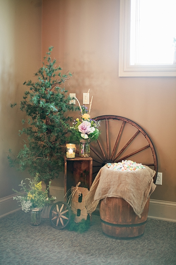 diy-rustic-wagon-wheel-wedding