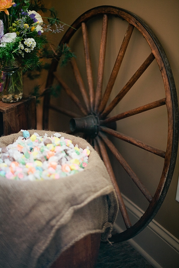 diy-rustic-wagon-wheel-wedding