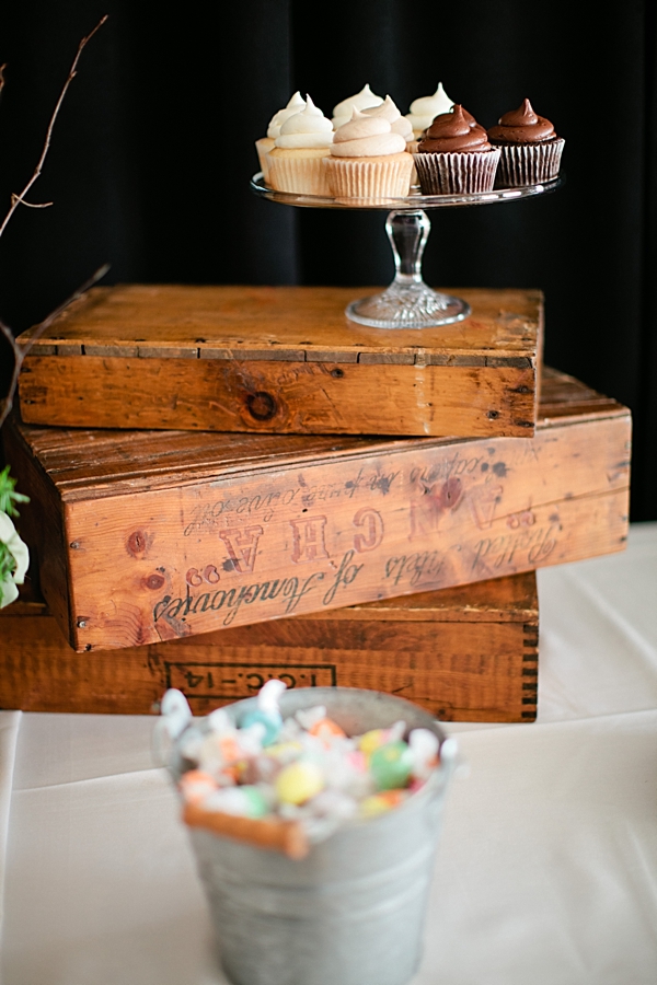 diy-rustic-wagon-wheel-wedding