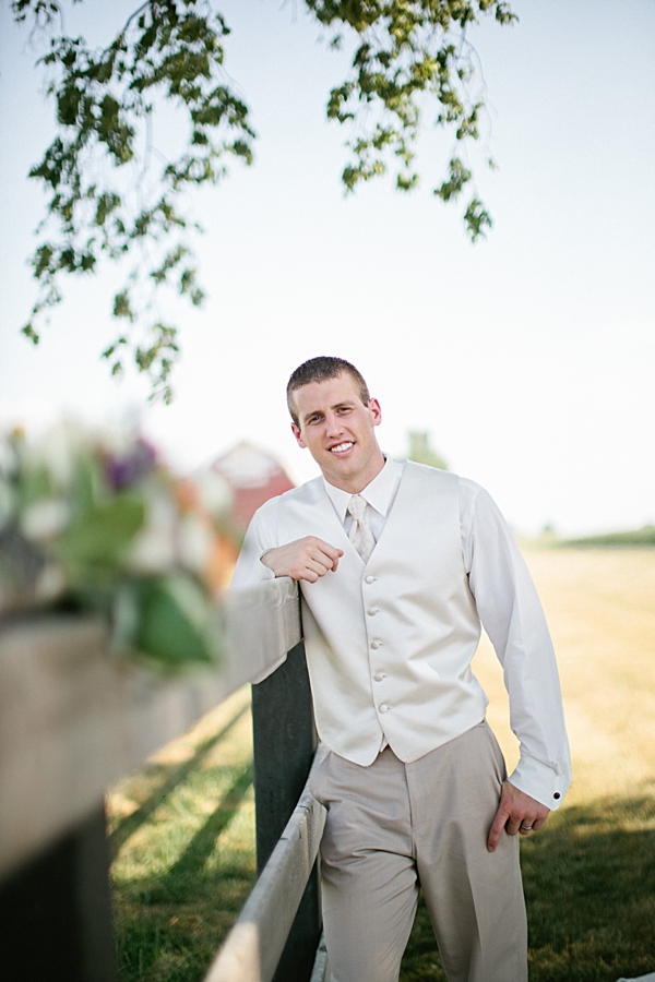 diy-rustic-wagon-wheel-wedding