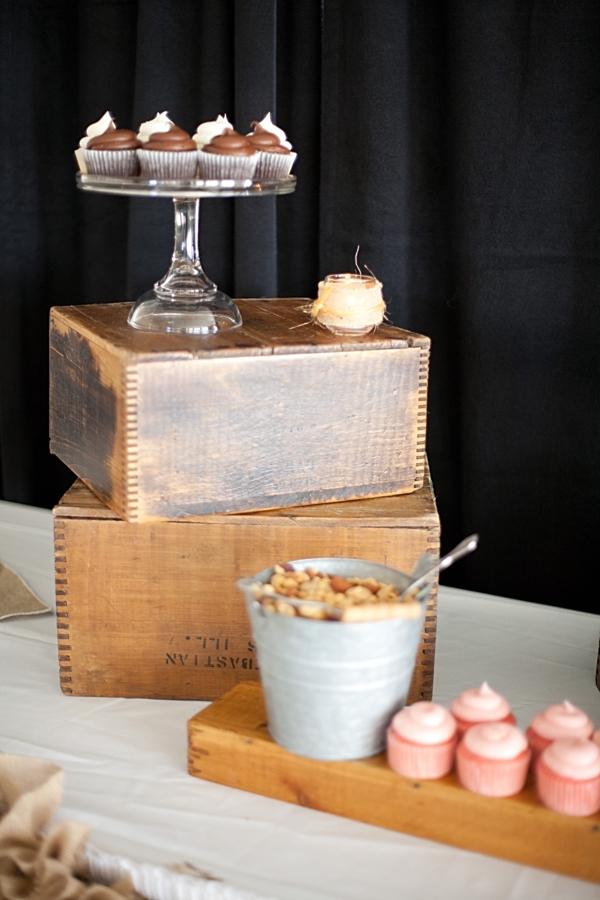 diy-rustic-wagon-wheel-wedding