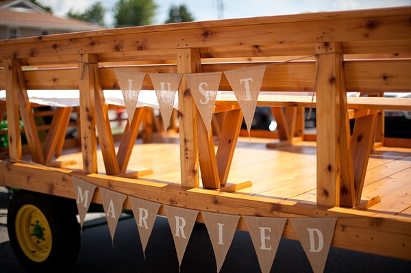 diy-rustic-wagon-wheel-wedding