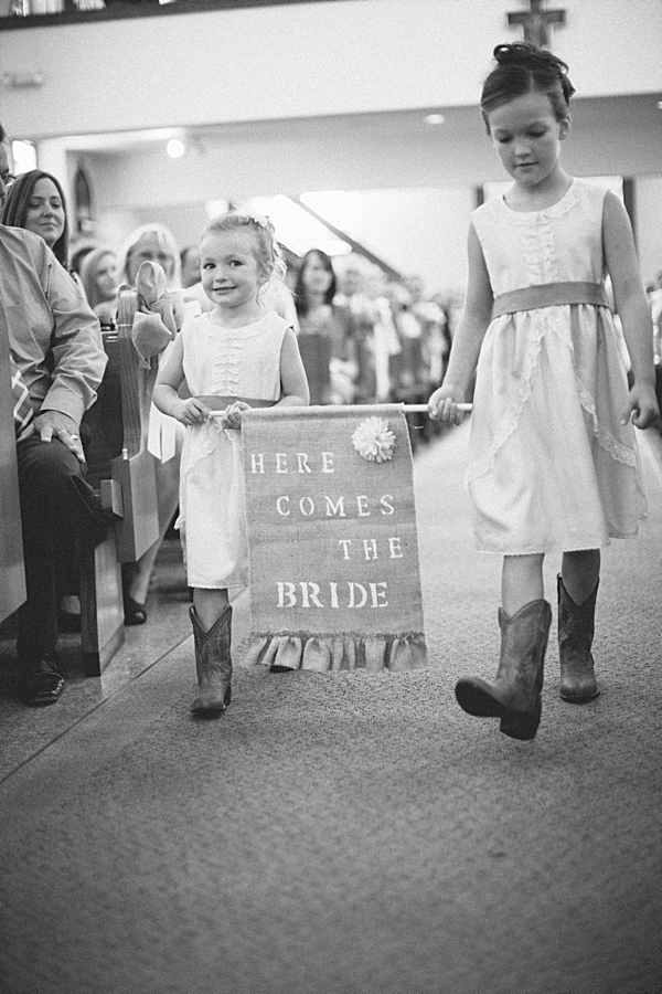 diy-rustic-wagon-wheel-wedding