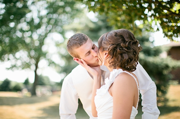 diy-rustic-wagon-wheel-wedding