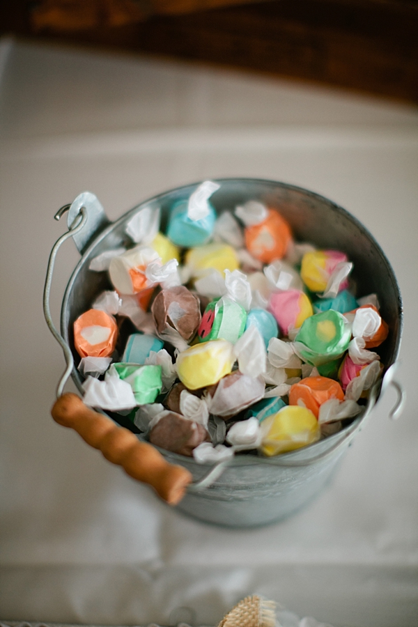 diy-rustic-wagon-wheel-wedding