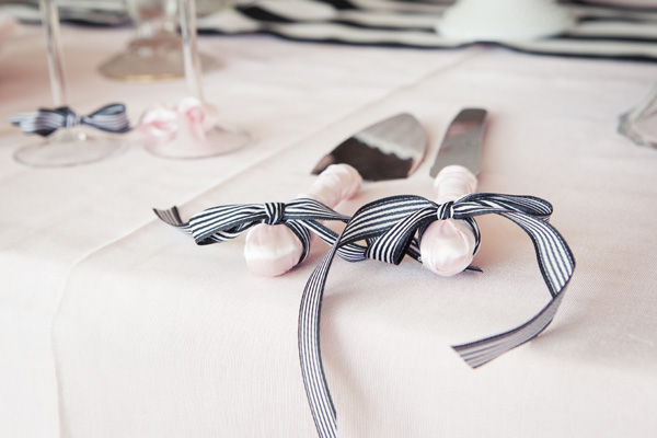 salt-and-pepper-shaker-wedding-favors