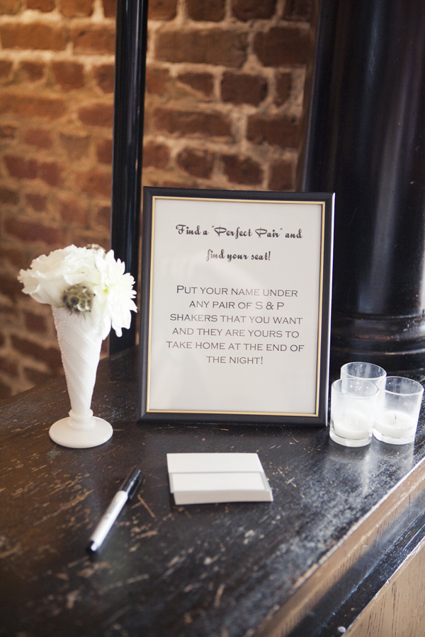 salt-and-pepper-shaker-wedding-favors