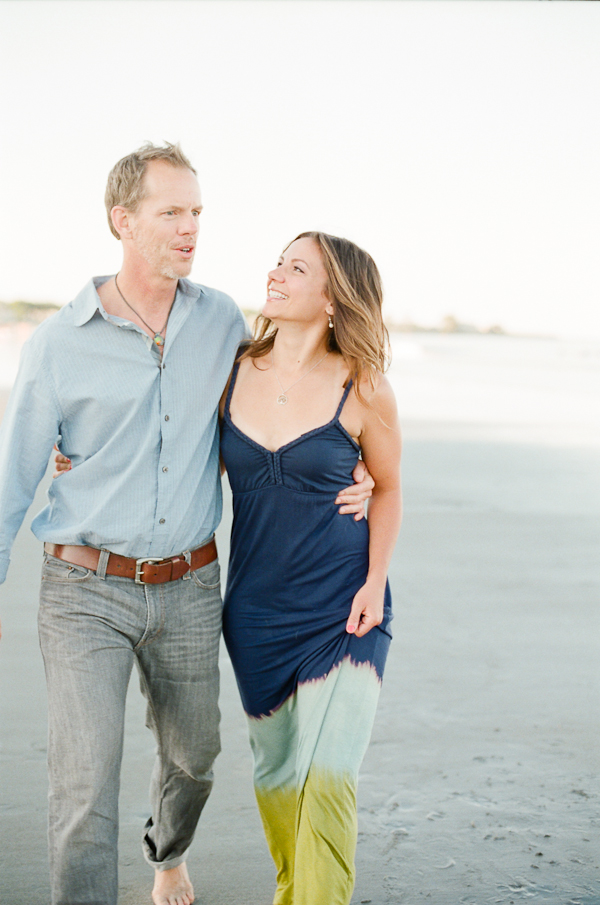 beachside-engagement-from-white-loft