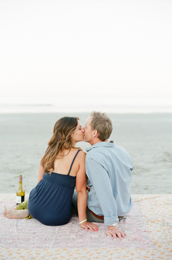 beachside-engagement-from-white-loft