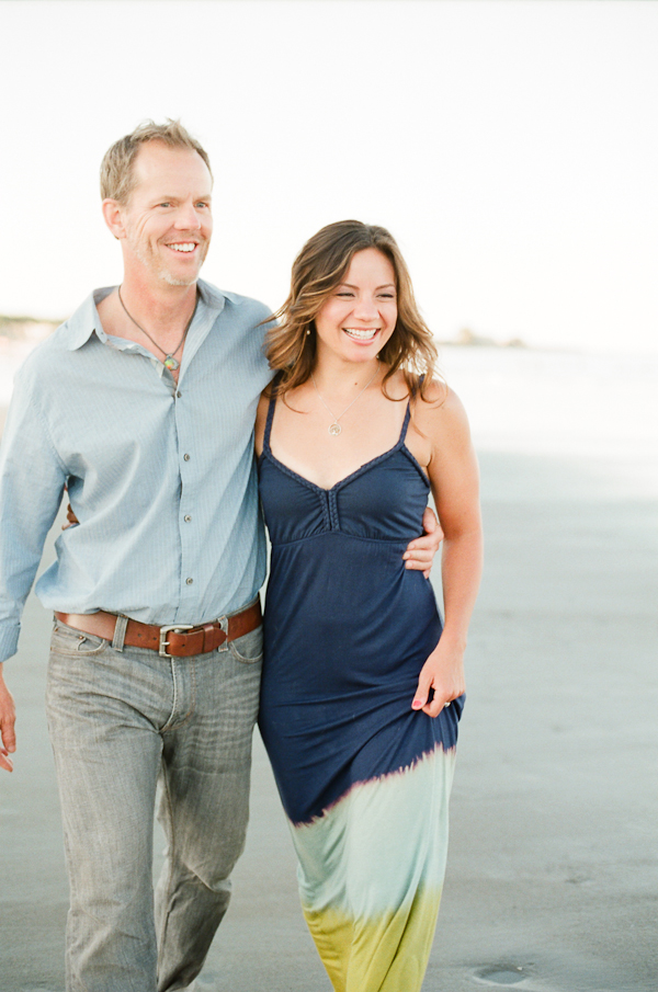 beachside-engagement-from-white-loft