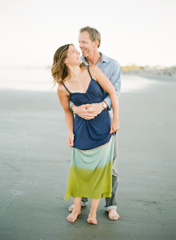 beachside-engagement-from-white-loft