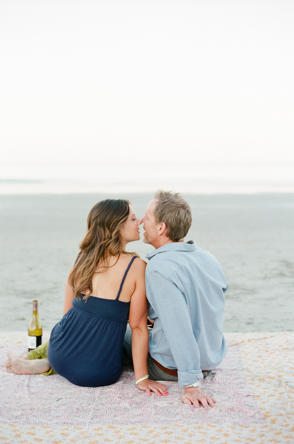 beachside-engagement-from-white-loft