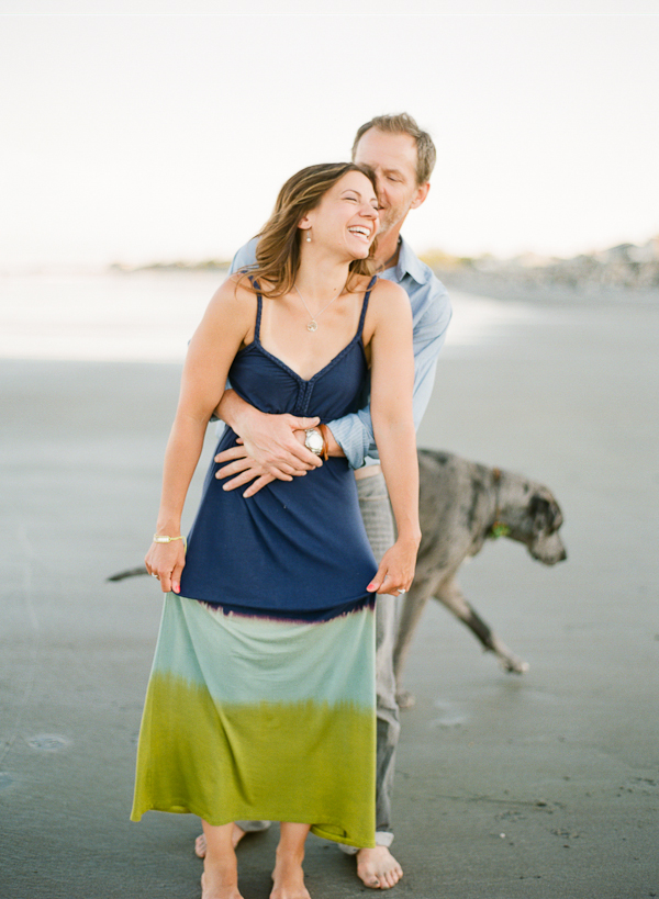 beachside-engagement-from-white-loft