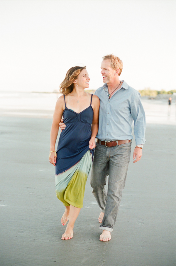beachside-engagement-from-white-loft