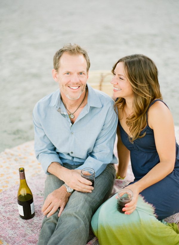 beachside-engagement-from-white-loft
