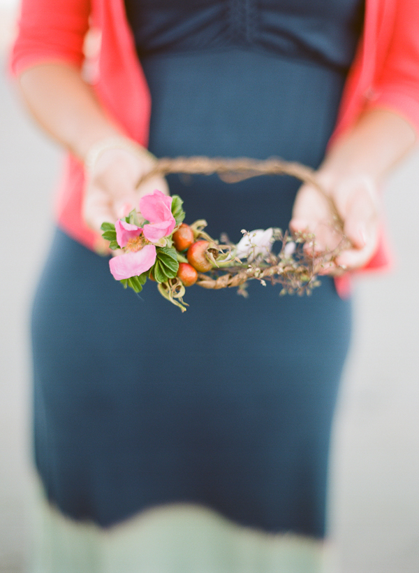 beachside-engagement-from-white-loft