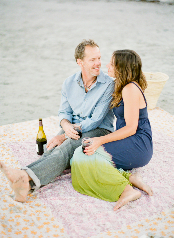 beachside-engagement-from-white-loft