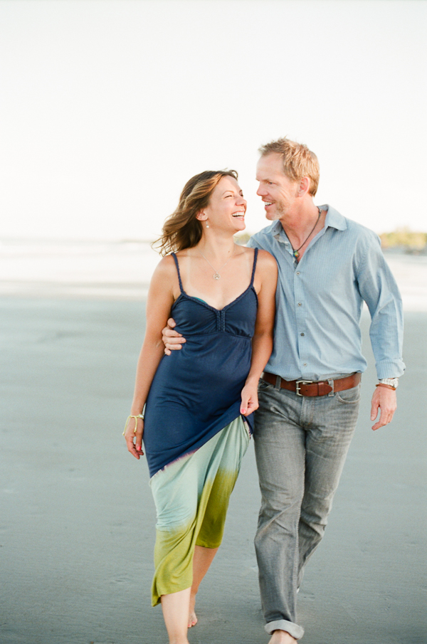 beachside-engagement-from-white-loft