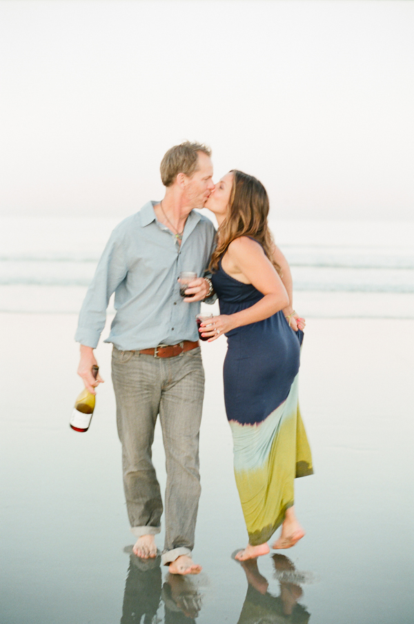 beachside-engagement-from-white-loft