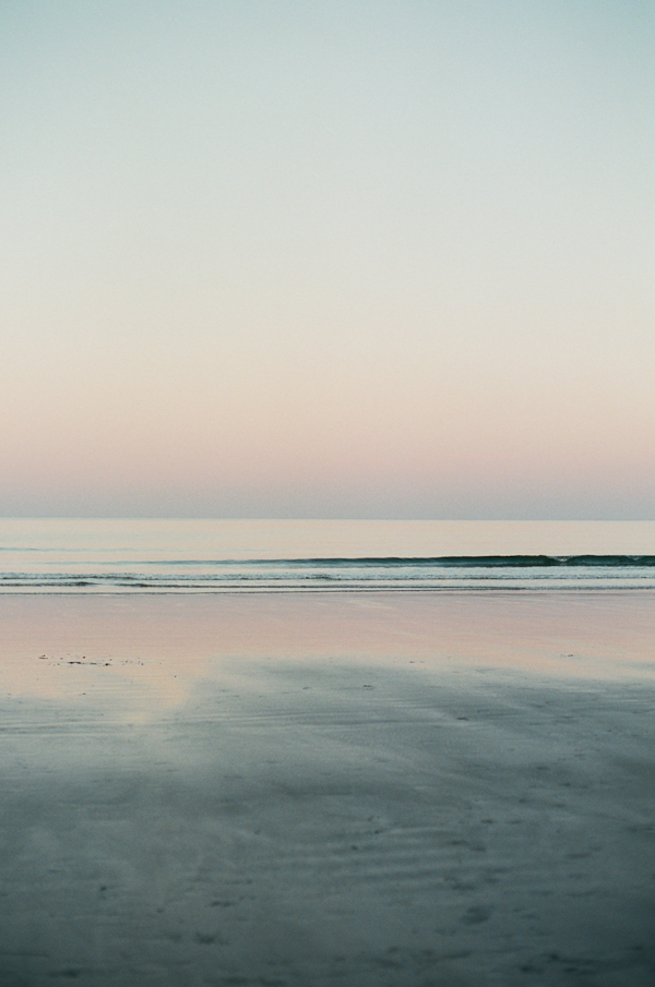 beachside-engagement-from-white-loft