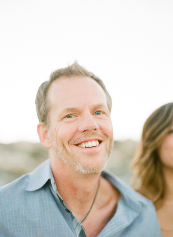 beachside-engagement-from-white-loft