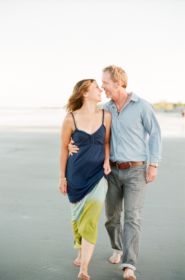beachside-engagement-from-white-loft