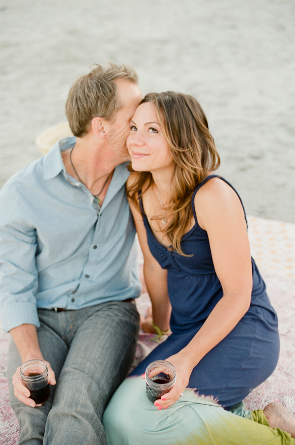 beachside-engagement-from-white-loft