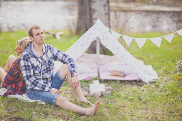 camping-engagement-session