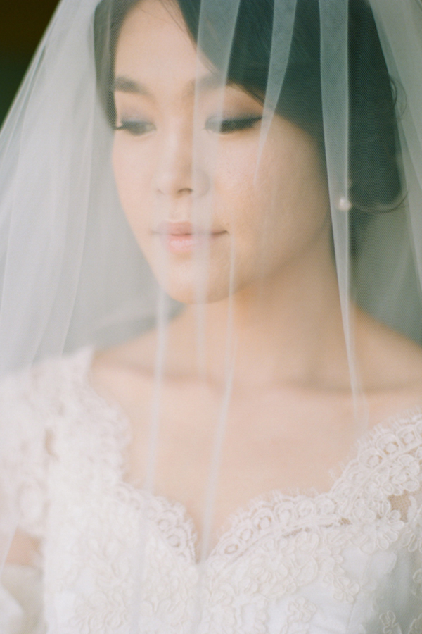 classic-white-wedding-with-mint-accents