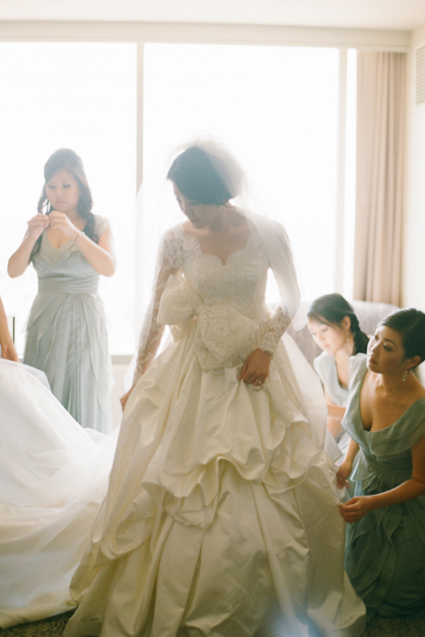 classic-white-wedding-with-mint-accents