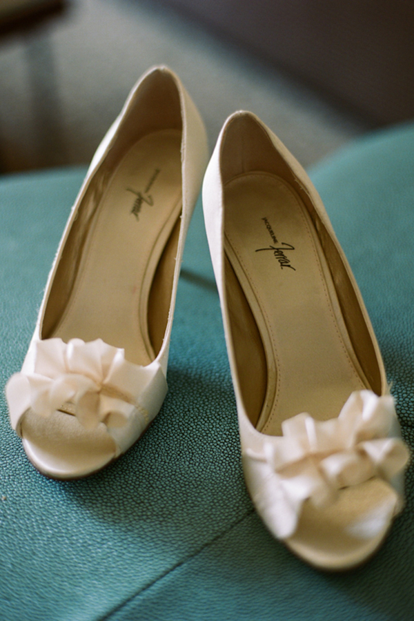 classic-white-wedding-with-mint-accents
