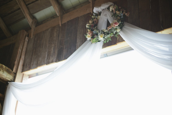 elegant-and-glamorous-barn-wedding