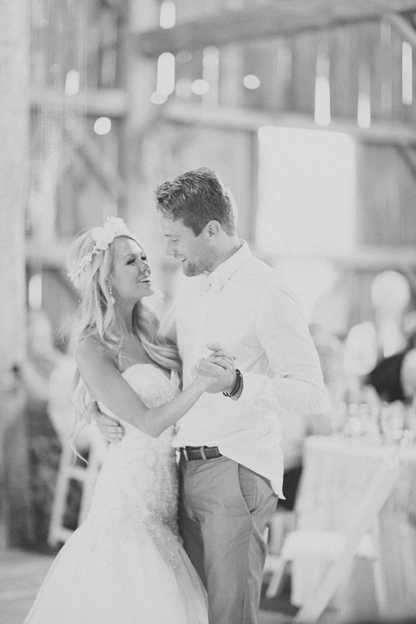 elegant-and-glamorous-barn-wedding