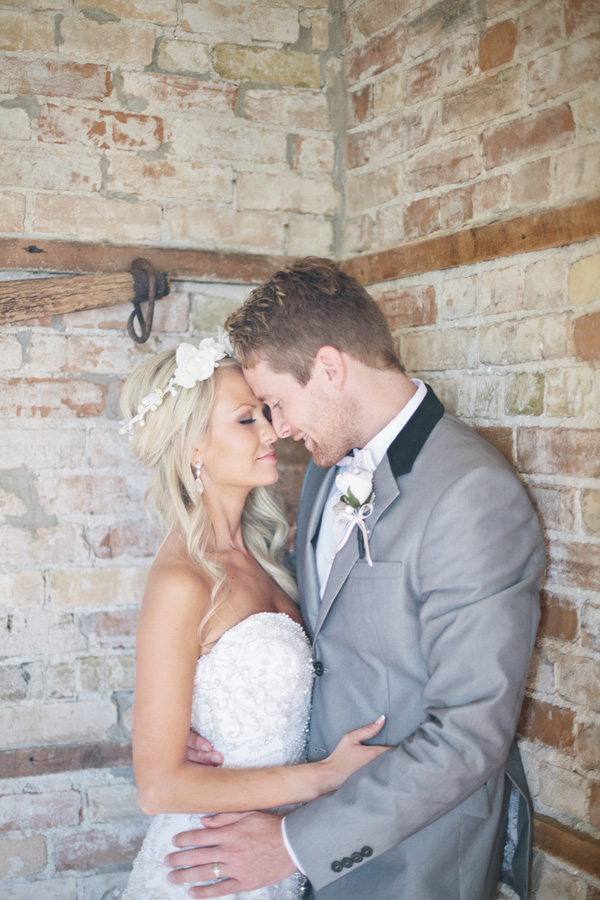 elegant-and-glamorous-barn-wedding