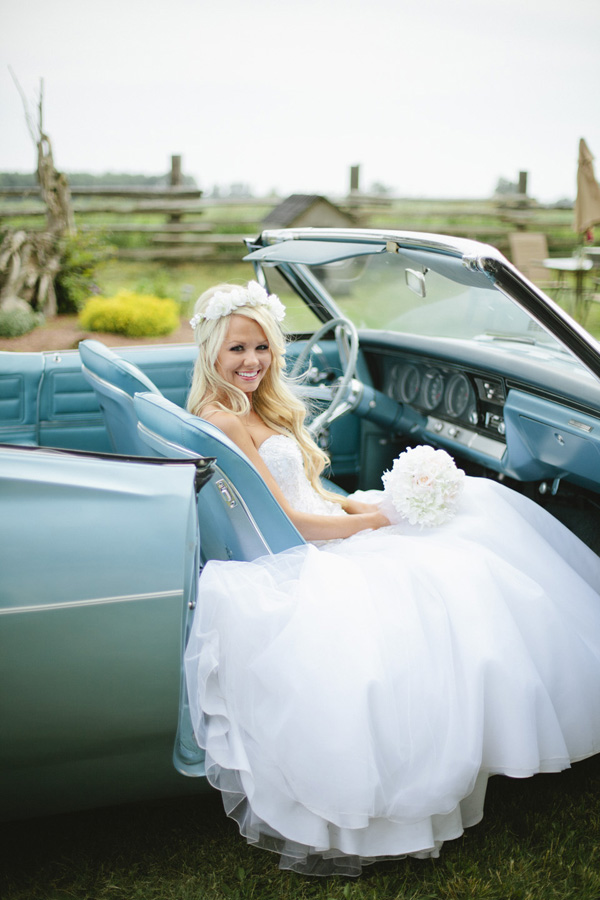 elegant-and-glamorous-barn-wedding