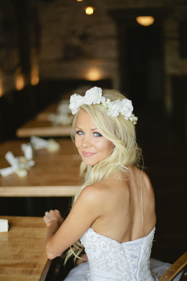 elegant-and-glamorous-barn-wedding