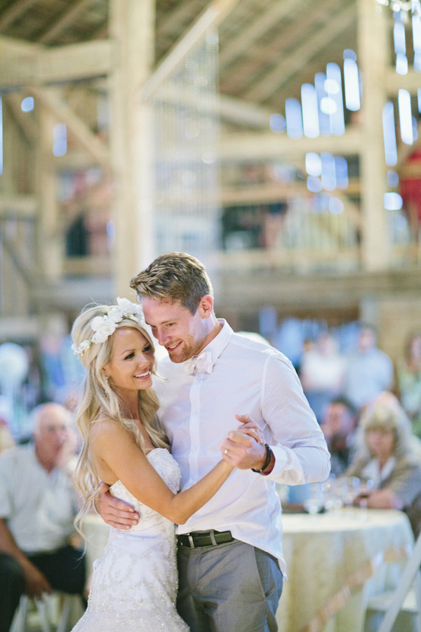 elegant-and-glamorous-barn-wedding