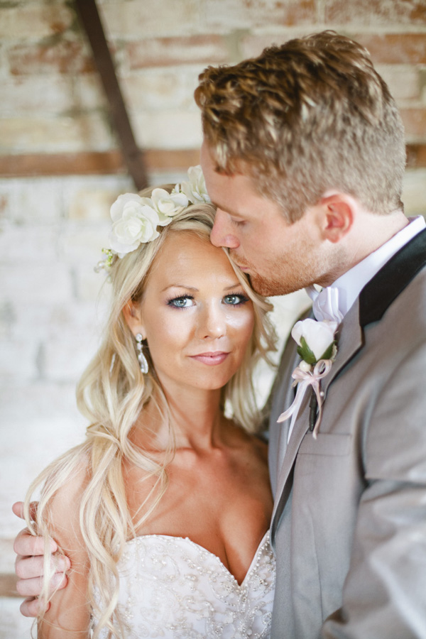elegant-and-glamorous-barn-wedding