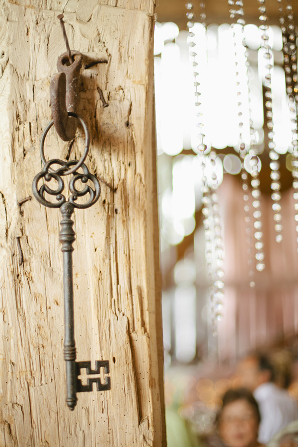 elegant-and-glamorous-barn-wedding
