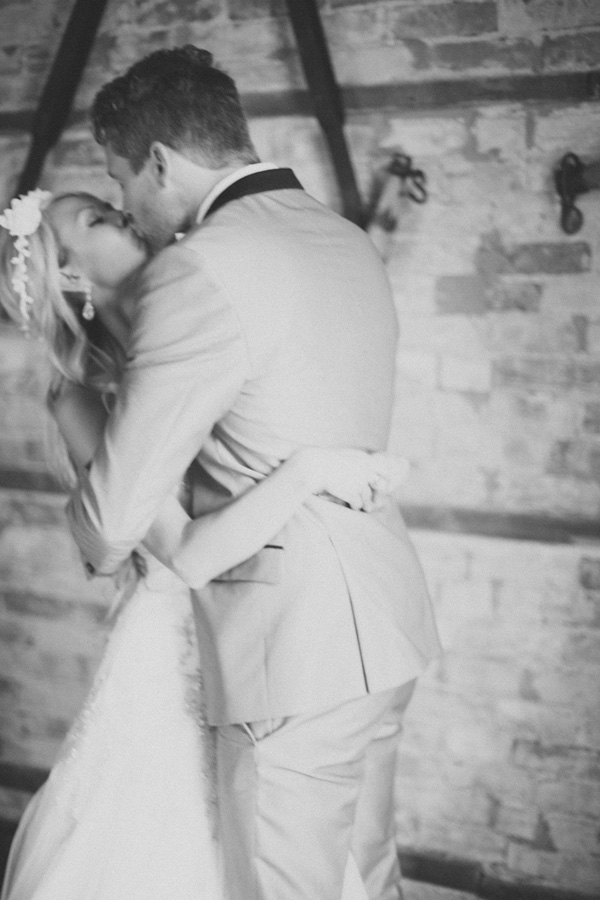 elegant-and-glamorous-barn-wedding