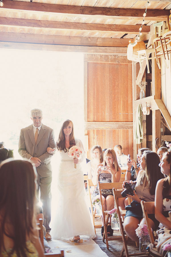 pennsylvania-handcrafted-barn-wedding