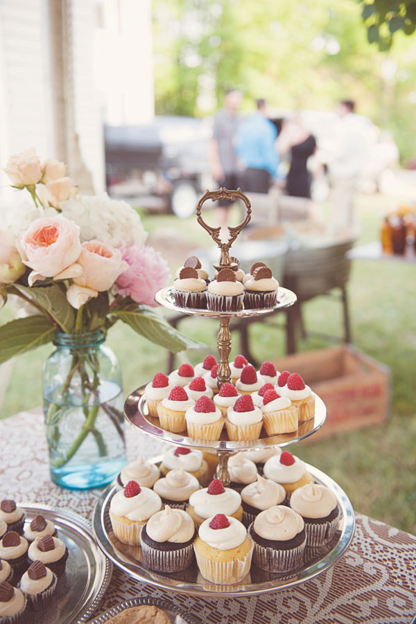 pennsylvania-handcrafted-barn-wedding