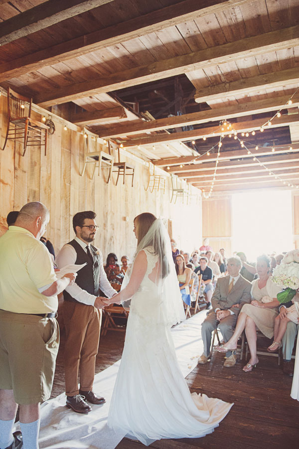 pennsylvania-handcrafted-barn-wedding