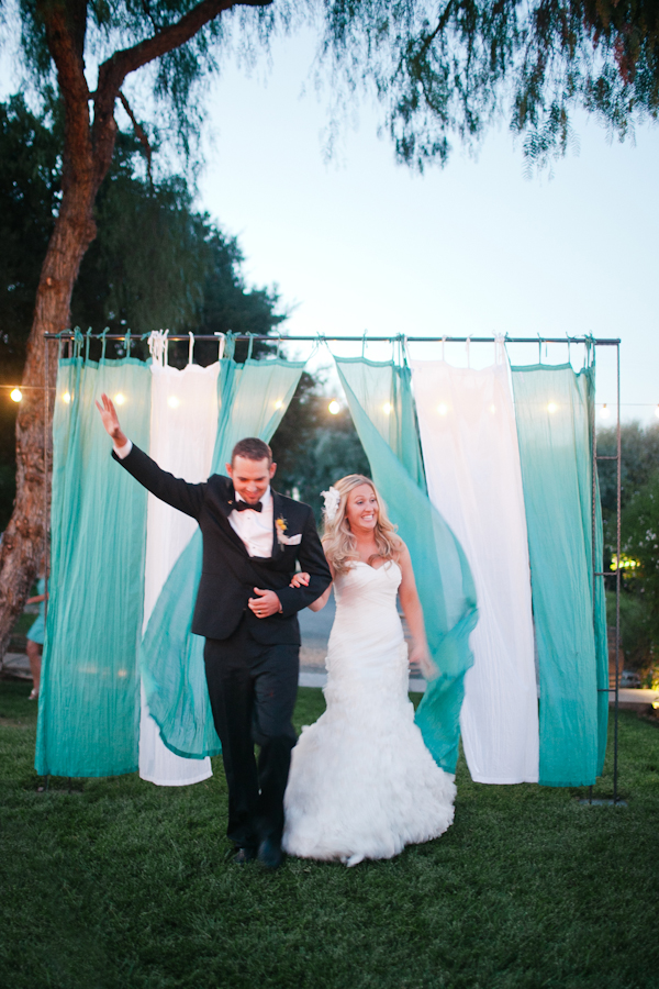 central-coast-aqua-and-poppy-wedding