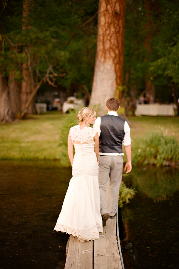 colorful-outdoor-oregon-wedding