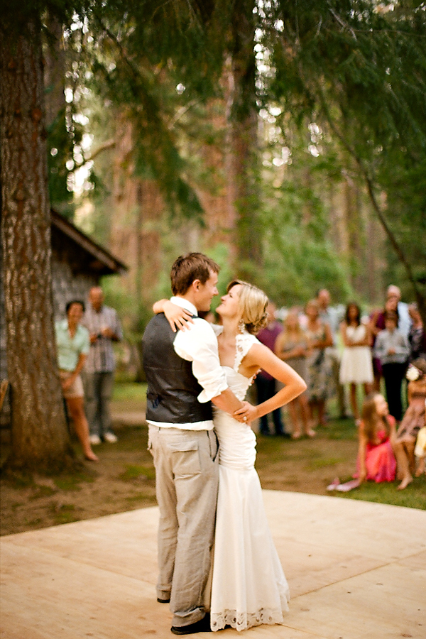 colorful-outdoor-oregon-wedding